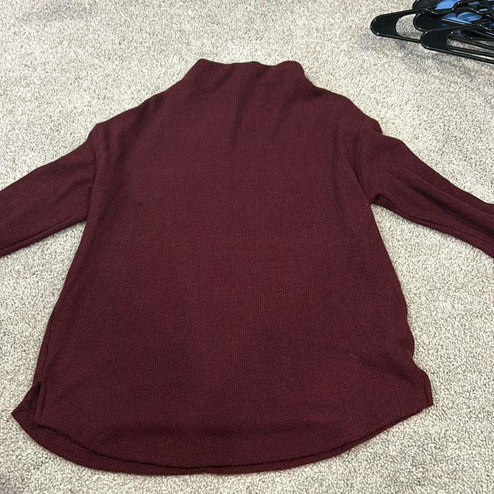 Old Navy long sleeve top, burgundy color